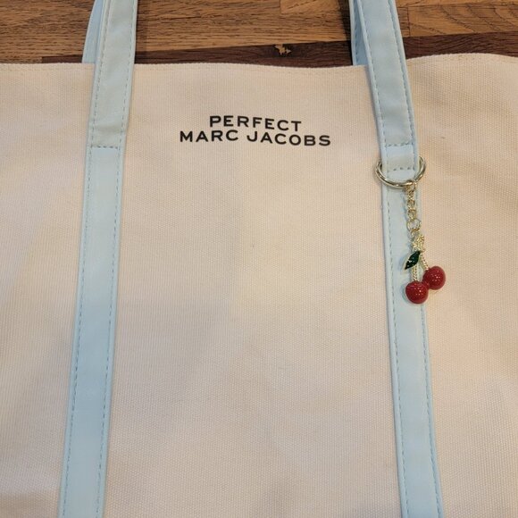 Marc Jacobs Perfect Canvas Ivory/Blue Cherry Charm TOTE BAG - Picture 3 of 10